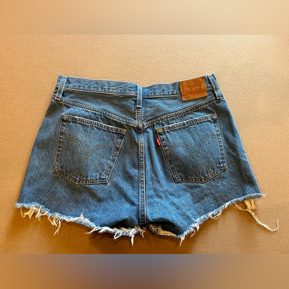 Levi’s 501 high rise women’s short. Size 32